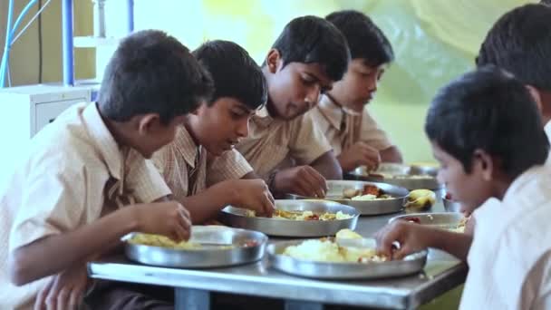 Kaiwara Chikkaballapura India January 2017 Close Male Students Eating Food — Vídeo de Stock