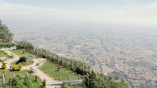 Cinematic View Park Endless Farmlands Top Mountain Summit Sunny Day — Vídeo de Stock