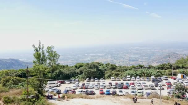 Stunning View Cars Parked Summit Mountain Sunny Day — 비디오
