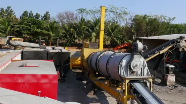 Wide View Asphalt Production Factory Machines Rural Village India — Video Stock