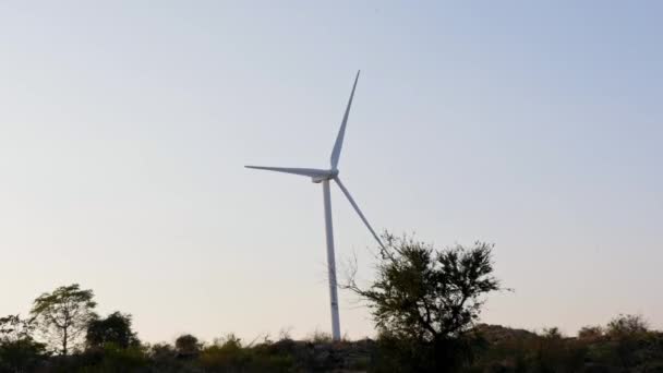 View Spinning Wind Turbine Hill Sky Sunset — Video