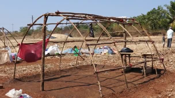 Vijayanagara India Január 2023 Kilátás Hajléktalan Családok Építik Sátraikat Egy — Stock videók