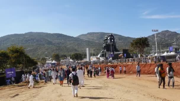 Chikkaballapur Hindistan Ocak 2023 Nsanlar Güneşli Bir Günde Adiyogi Shiva — Stok video