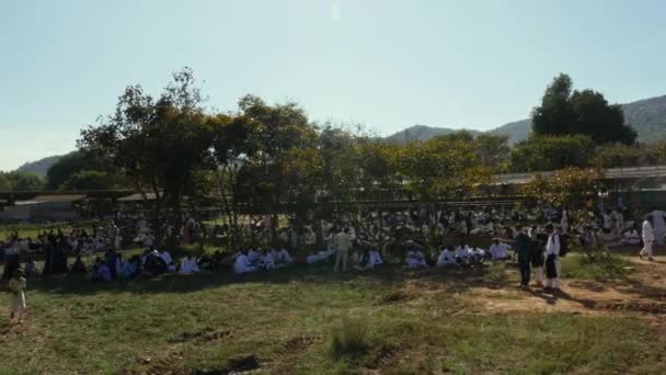 Chikkaballapur India January 2023 Panoramic View Crowd Devotees Resting Trees — Video
