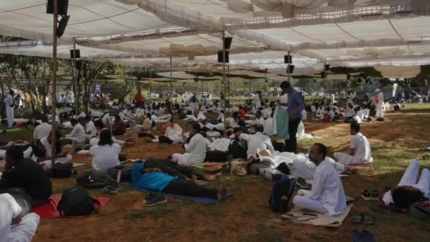Chikkaballapur India January 2023 View Crowd Devotees Resting Trees Tents — Stockvideo