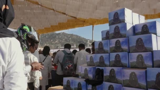 Chikkaballapur Indie Styczeń 2023 Filmik Wielbicielami Sprawdzającymi Rzeźbę Lub Sklep — Wideo stockowe
