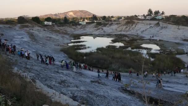 Wide View Large Group Worshippers People Crossing Mine Pond Hindu — Stockvideo