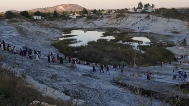 Wide View Large Group Worshippers People Crossing Mine Pond Hindu — Video Stock