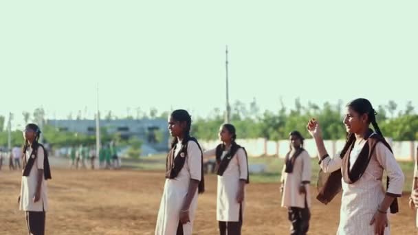 Kaiwara Chikkaballapura Índia Janeiro 2017 Close Estudantes Sexo Feminino Jogando — Vídeo de Stock
