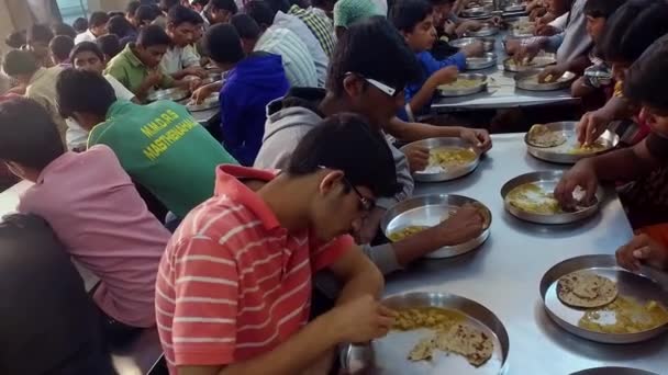 Kaiwara Chikkaballapura Hindistan Ocak 2017 Okul Kantininde Birlikte Yemek Yiyen — Stok video