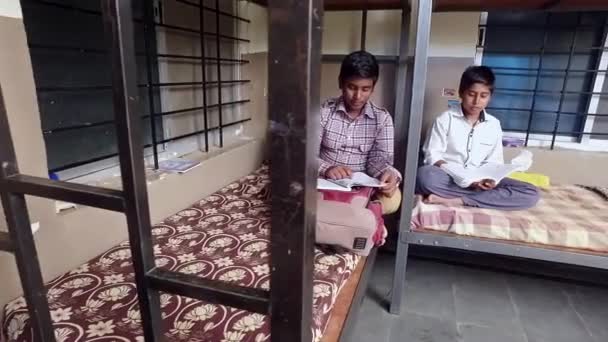 Kaiwara Chikkaballapura India January 2017 Male Students Can Seen Studying — Vídeos de Stock