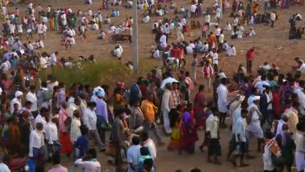 Виджаянагара Индия Февраля 2023 Огромная Толпа Движется Оживленным Сельским Дорогам — стоковое видео