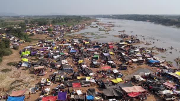 Aerial View Huge Crowd People Camped Riverbank Hindu Religious Festival — Stock video
