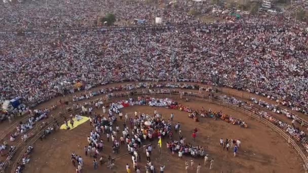 Vzdušný Pohled Shora Masivní Dav Shromážděný Polích Pro Hinduistický Náboženský — Stock video