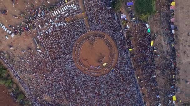 Вид Воздуха Огромную Толпу Людей Собравшихся Ежегодном Индуистском Религиозном Фестивале — стоковое видео