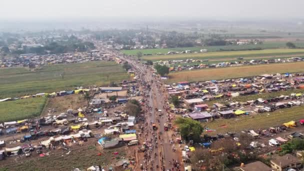 Aerial Track View Huge Crowded Road Huge Tents Shelters Farmlands — Video Stock