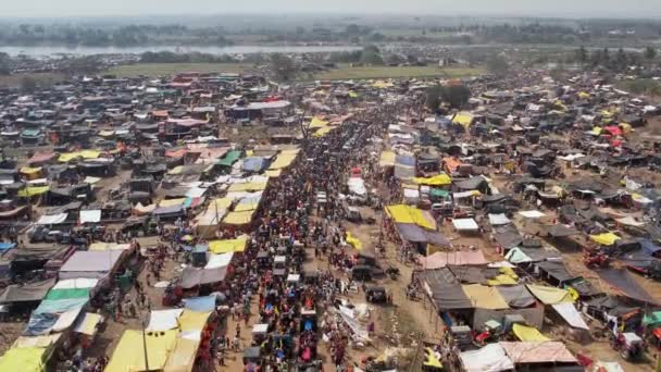 Aerial Huge Crowd People Moving Busy Road Amidst Large Tents — Video Stock