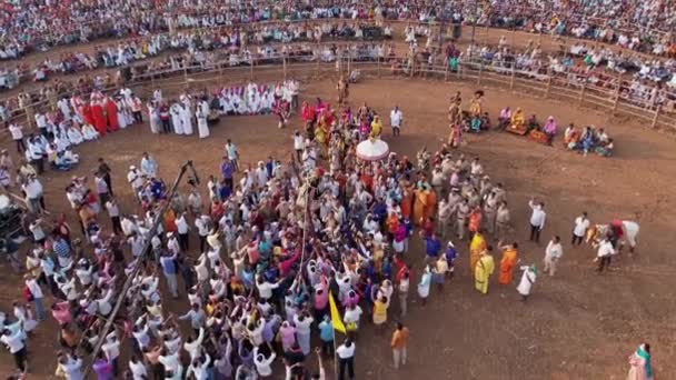 Vijayanagara India February 2023 Aerial Closeup Saint Goravayya Falling Bow — Stock video