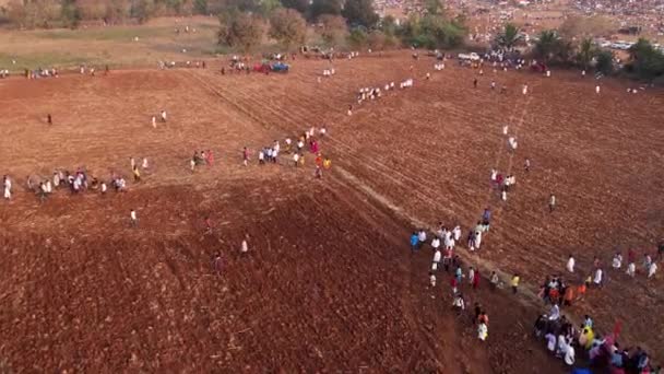 Vijayanagara India February 2023 Aerial View Group People Moving Farmland — Stock video