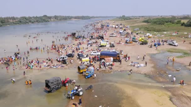 Vijayanagara India February 2023 Top View Large Crowd People Bathing — Vídeo de Stock