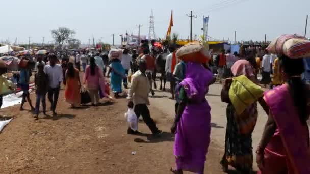 Vijayanagara Hindistan Şubat 2023 Hint Dini Festivali Sırasında Kalabalık Yoldan — Stok video