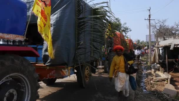 Vijayanagara India February 2023 View Many Tractors Travelling Row Busy — Stockvideo