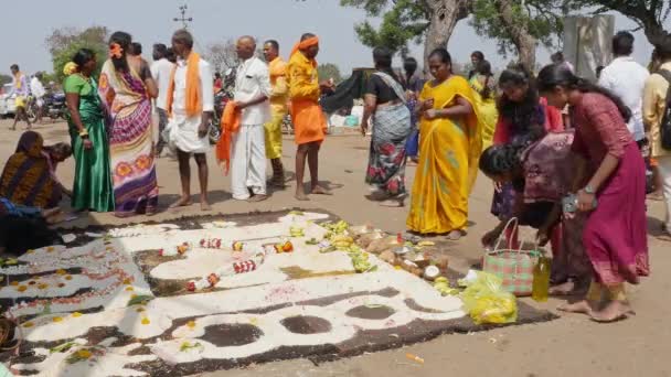 Vijayanagara India February 2023 View Indian Women Worshipping Rice Shivalinga — Stock Video