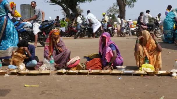 Vijayanagara India February 2023 View Elderly Women Jogatis Sit Line — стоковое видео