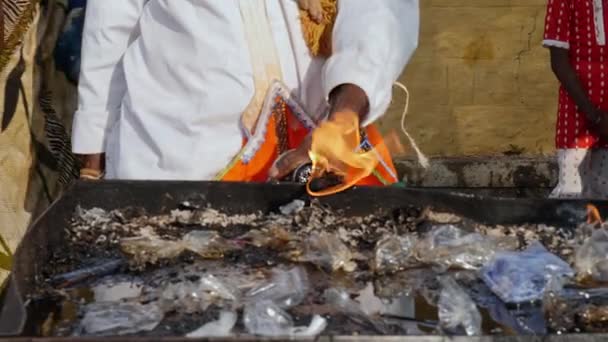 Closeup Man Lighting Special Lamp Fire Oil Temple Religious Event — Vídeo de Stock