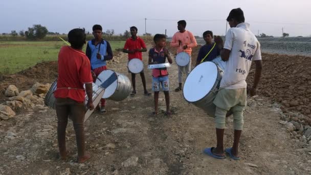Виджаянагара Индия Февраля 2023 Года Команда Маленьких Детей Играющих Барабанах — стоковое видео