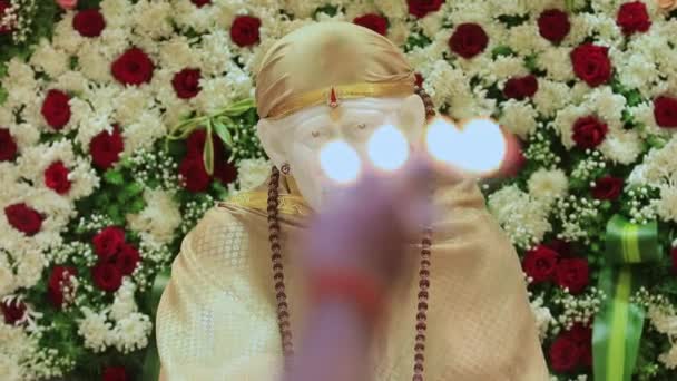 Nahaufnahme Video Des Sai Ram Oder Sai Baba Idols Das — Stockvideo