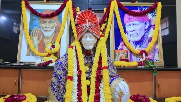 View Sai Ram Sai Baba Idol Photos Background Religious Event — Vídeo de stock