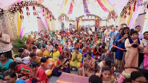 Tumkur India Juli 2022 Groep Mannen Vrouwen Verzamelt Doet Bhajan — Stockvideo