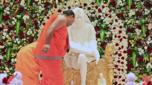 Tumkur Intia Heinäkuu 2022 Uskonnollisia Rituaaleja Sai Baba Idolille Suorittavien — kuvapankkivideo