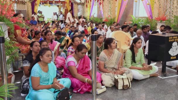 Tumkur India Juli 2022 Groep Mannen Vrouwen Verzamelt Doet Bhajan — Stockvideo