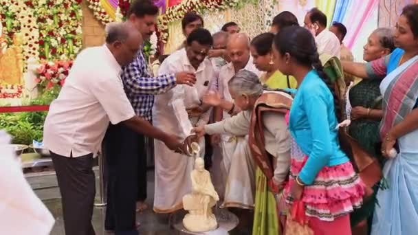 Tumkur India July 2022 Closeup Family Performing Religious Rituals Sai — Stockvideo