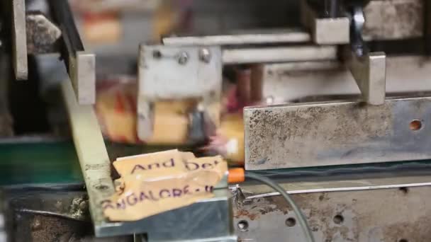 Бангалор Індія Квітень 2016 Змикання Готових Шматочків Мила Штовхаючи Автоматичною — стокове відео