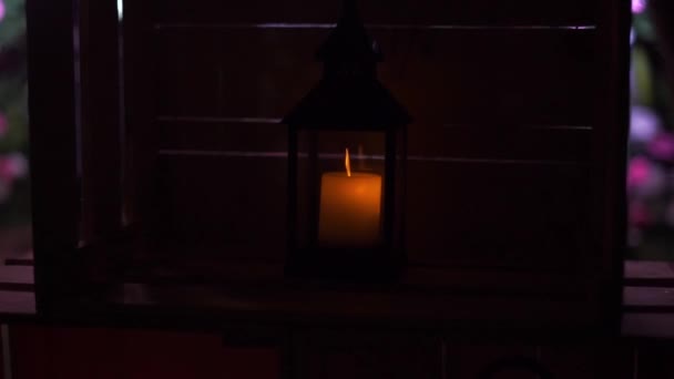 在婚礼上闪烁着一盏电灯的美丽景色 — 图库视频影像
