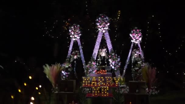 Een Prachtig Uitzicht Een Huwelijksnacht Decoratie Gemaakt Van Lichten Met — Stockvideo