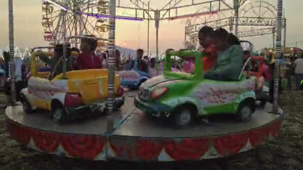 Виджаянагара Индия Февраля 2023 Года Кинематографический Вид Детей Наслаждающихся Карнавальной — стоковое видео