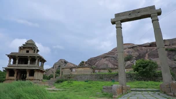 Ευρεία Θέα Του Φημισμένου Ναού Hidembeswara Που Βρίσκεται Στην Κορυφή — Αρχείο Βίντεο