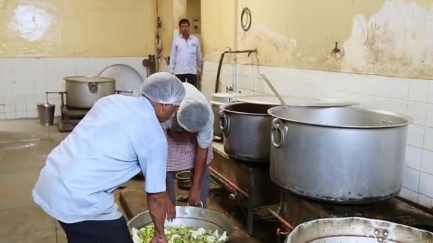 Bangalore Hindistan Nisan 2016 Fabrikanın Mutfağında Köri Hazırlamak Için Fırının — Stok video
