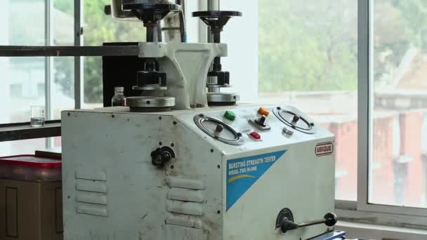 Bangalore India April 2016 Closeup Bursting Strength Testing Machine Soap — Stock Video