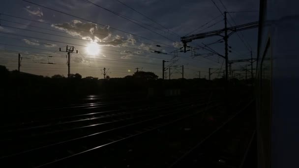 Ein Blick Aus Einem Fahrenden Zug Strahlende Sonne Inmitten Von — Stockvideo
