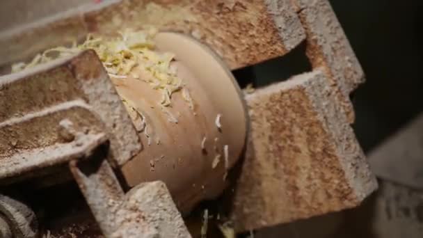 Detailní Záběr Syrových Mýdlových Nudlí Které Ukládají Pomocí Dopravníkového Pásu — Stock video
