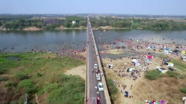 Виджаянагара Индия Февраля 2023 Года Воздушный Вид Реку Мостом Переполненным — стоковое видео