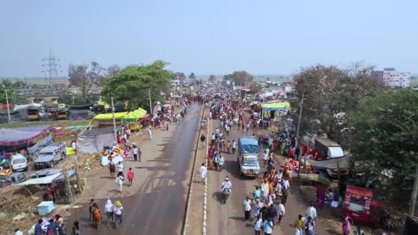 Vijayanagara India Februari 2023 Pandangan Udara Terhadap Kerumunan Orang Berjalan — Stok Video