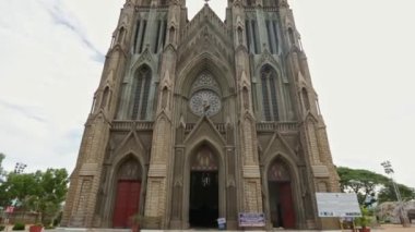 Mysora 'daki Saint Philomena' nın en uzun kilisesinin güzel geniş bir manzarası. Ulusal dönüm noktası ve Hindistan 'ın en uzun ve zarif katedrallerinden biri.