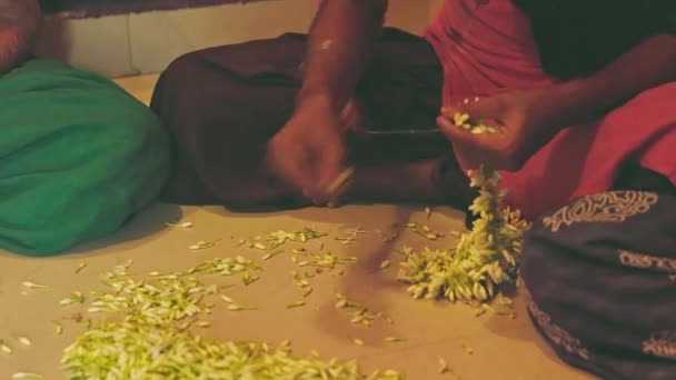 Closeup Hands Indian Woman Making Flower Garlands Her Hands House — Stock Video