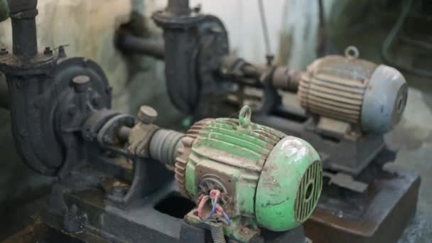 Closeup Old Rusted Electric Motors Pumps Water Factory Old Rattled — Stock Video